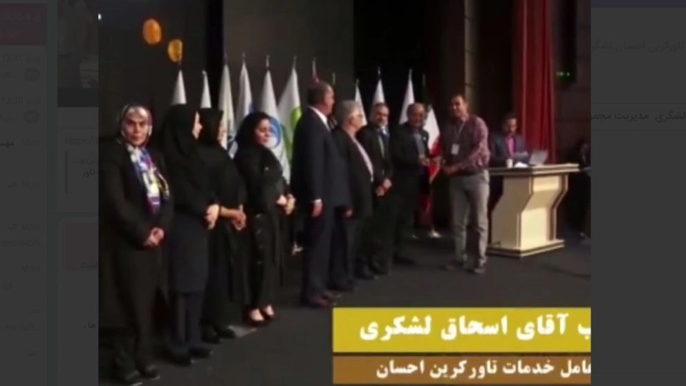 إدارة مجمع الرافعات البرجية من قبل إحسان، رجل الأعمال المثالي في البلاد
